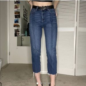 Cropped jeans with raw hem and seam details